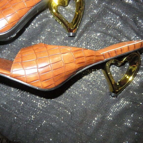Crocodile Embossed High Gloss Leather Mule Sandals Heart Sculptural Heels sz 11 - Picture 12 of 16